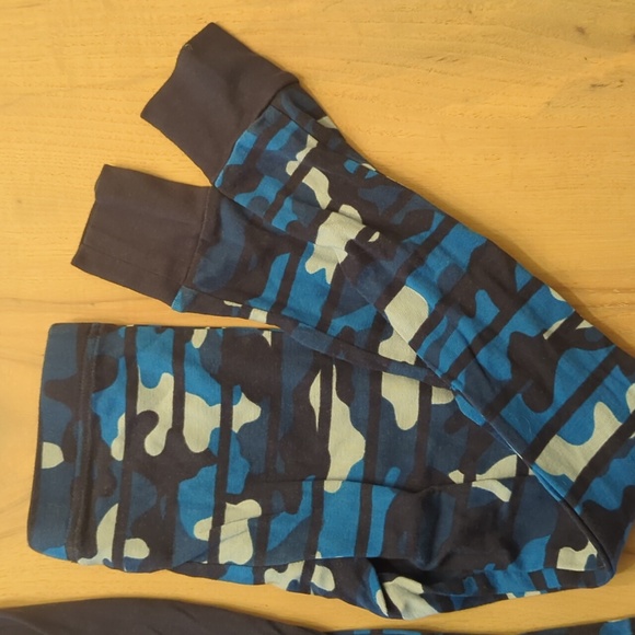 Lands' End pajamas - camo - size 8 - Picture 5 of 5